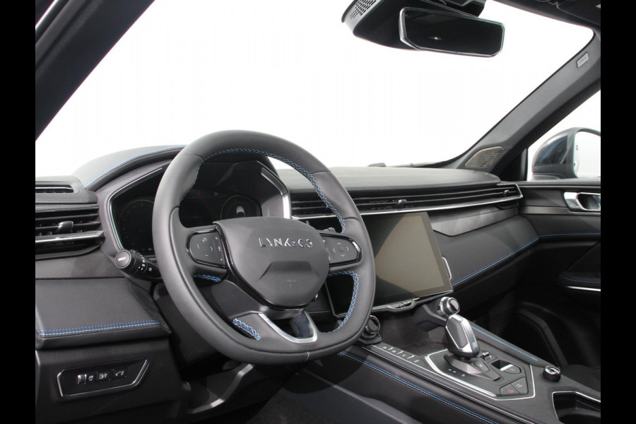 Lynk & Co 01 1.5 192KW PHEV Panoramadak Navigatie Apple Carplay/ Android Auto Camera Parkeersensoren Adaptive Cruise Control Memory stoelen verwarmbaar Full Led Climate Control Lichtmetalen velgen