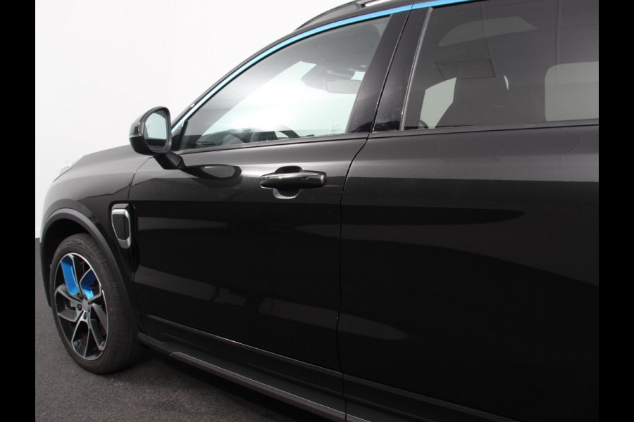 Lynk & Co 01 1.5 192KW PHEV Panoramadak Navigatie Apple Carplay/ Android Auto Camera Parkeersensoren Adaptive Cruise Control Memory stoelen verwarmbaar Full Led Climate Control Lichtmetalen velgen