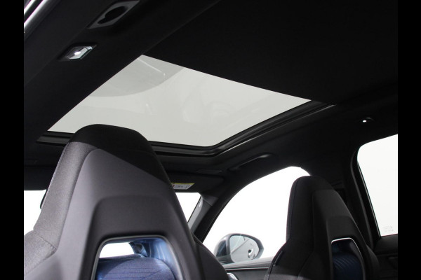 Lynk & Co 01 1.5 192KW PHEV Panoramadak Navigatie Apple Carplay/ Android Auto Camera Parkeersensoren Adaptive Cruise Control Memory stoelen verwarmbaar Full Led Climate Control Lichtmetalen velgen