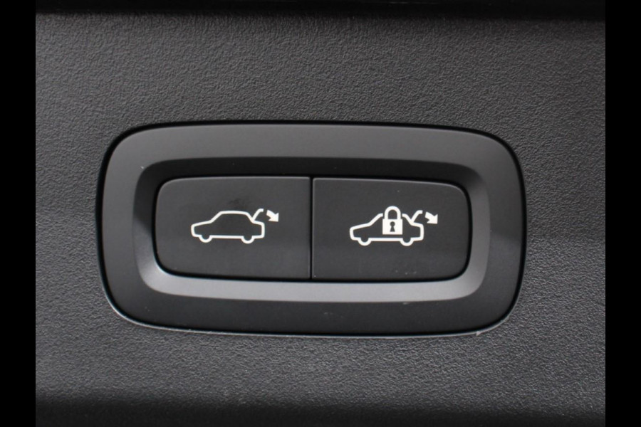 Lynk & Co 01 1.5 192KW PHEV Panoramadak Navigatie Apple Carplay/ Android Auto Camera Parkeersensoren Adaptive Cruise Control Memory stoelen verwarmbaar Full Led Climate Control Lichtmetalen velgen