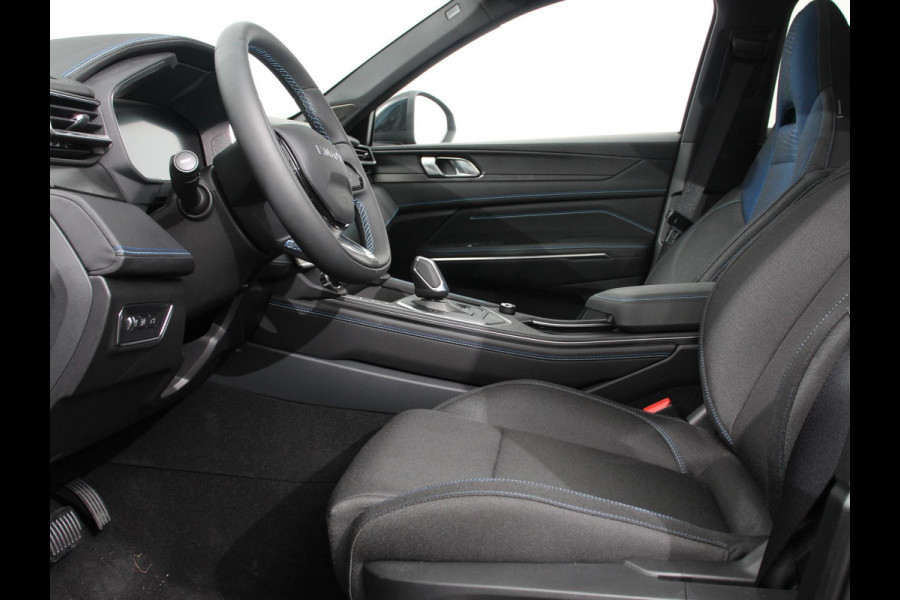 Lynk & Co 01 1.5 192KW PHEV Panoramadak Navigatie Apple Carplay/ Android Auto Camera Parkeersensoren Adaptive Cruise Control Memory stoelen verwarmbaar Full Led Climate Control Lichtmetalen velgen