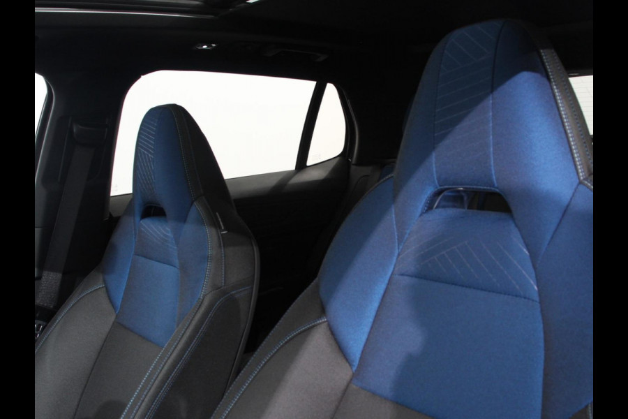 Lynk & Co 01 1.5 192KW PHEV Panoramadak Navigatie Apple Carplay/ Android Auto Camera Parkeersensoren Adaptive Cruise Control Memory stoelen verwarmbaar Full Led Climate Control Lichtmetalen velgen