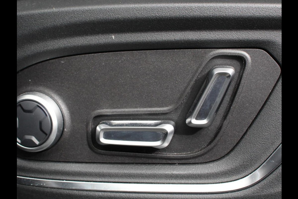 Lynk & Co 01 1.5 192KW PHEV Panoramadak Navigatie Apple Carplay/ Android Auto Camera Parkeersensoren Adaptive Cruise Control Memory stoelen verwarmbaar Full Led Climate Control Lichtmetalen velgen