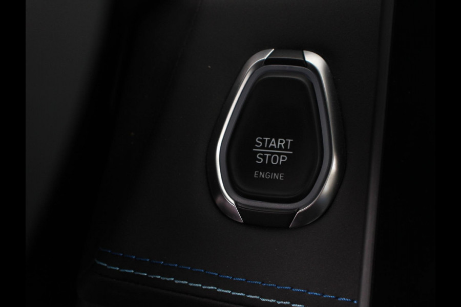 Lynk & Co 01 1.5 192KW PHEV Panoramadak Navigatie Apple Carplay/ Android Auto Camera Parkeersensoren Adaptive Cruise Control Memory stoelen verwarmbaar Full Led Climate Control Lichtmetalen velgen