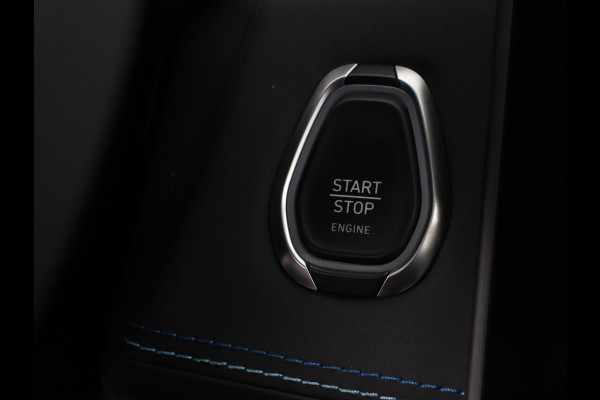 Lynk & Co 01 1.5 192KW PHEV Panoramadak Navigatie Apple Carplay/ Android Auto Camera Parkeersensoren Adaptive Cruise Control Memory stoelen verwarmbaar Full Led Climate Control Lichtmetalen velgen