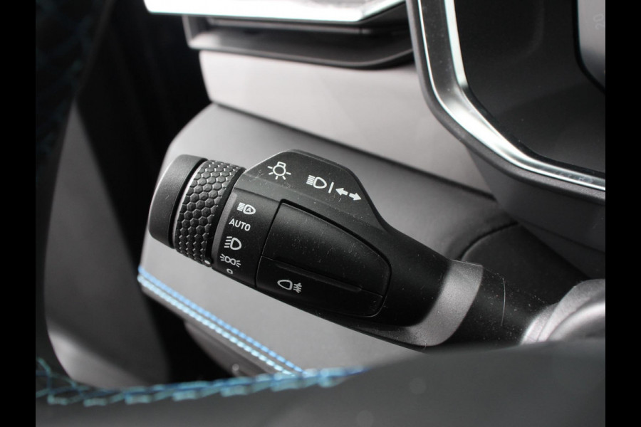 Lynk & Co 01 1.5 192KW PHEV Panoramadak Navigatie Apple Carplay/ Android Auto Camera Parkeersensoren Adaptive Cruise Control Memory stoelen verwarmbaar Full Led Climate Control Lichtmetalen velgen