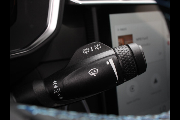Lynk & Co 01 1.5 192KW PHEV Panoramadak Navigatie Apple Carplay/ Android Auto Camera Parkeersensoren Adaptive Cruise Control Memory stoelen verwarmbaar Full Led Climate Control Lichtmetalen velgen