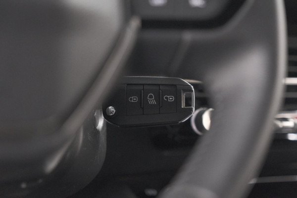 Peugeot 2008 PureTech 100 Allure | Apple Carplay | Parkeersensoren | Climate Control | Cruise Control