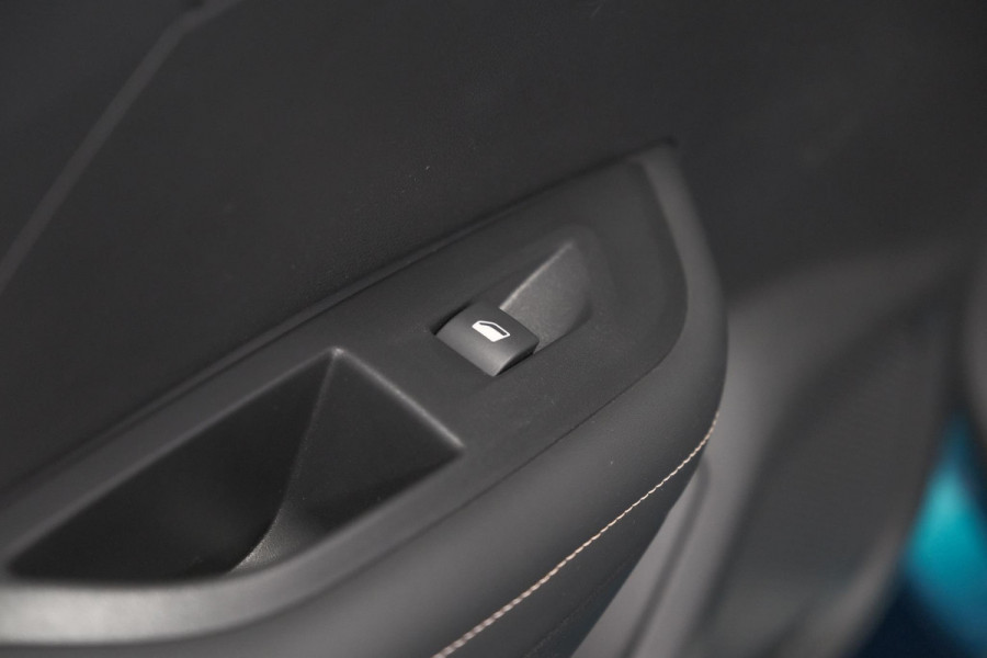Peugeot 2008 PureTech 100 Allure | Apple Carplay | Parkeersensoren | Climate Control | Cruise Control