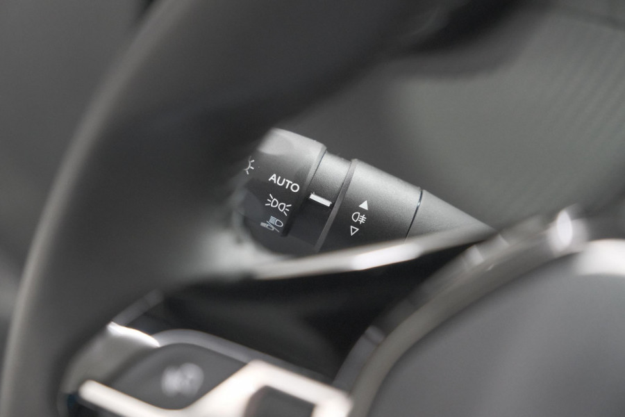Peugeot 2008 PureTech 100 Allure | Apple Carplay | Parkeersensoren | Climate Control | Cruise Control