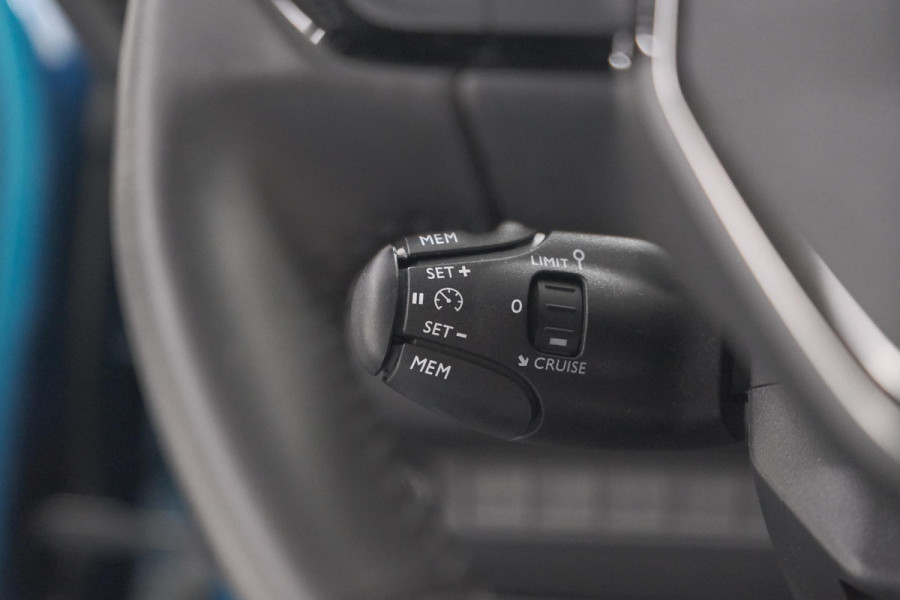 Peugeot 2008 PureTech 100 Allure | Apple Carplay | Parkeersensoren | Climate Control | Cruise Control