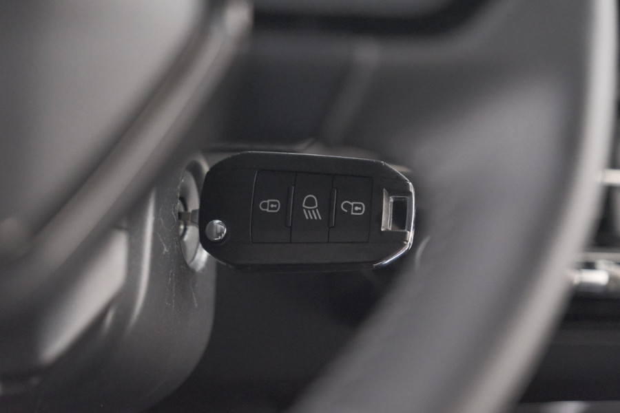 Peugeot 2008 PureTech 100 Allure | Apple Carplay | Parkeersensoren | Climate control