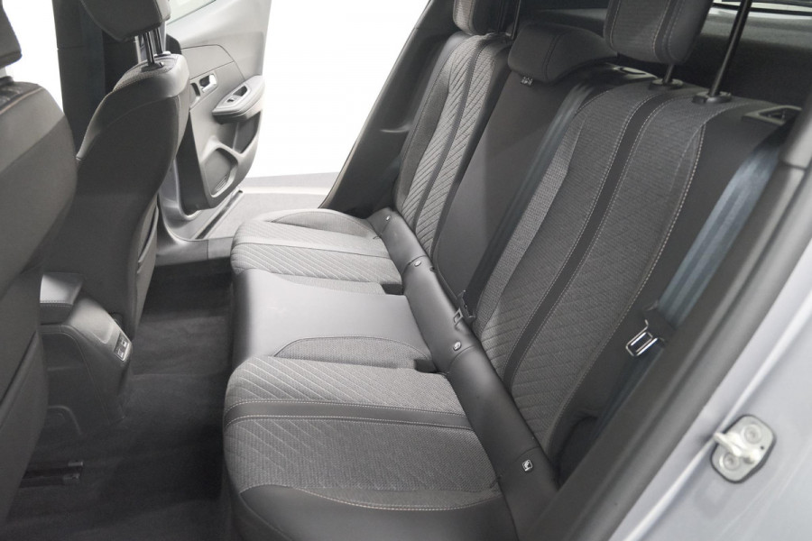 Peugeot 2008 PureTech 100 Allure | Apple Carplay | Parkeersensoren | Climate control