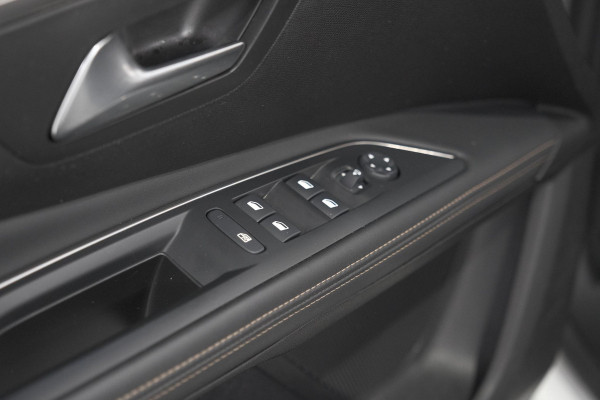 Peugeot 5008 PureTech 130 EAT8 GT-Line | Schuif-/Kanteldak | Trekhaak | Elektrische Kofferklep | Camera