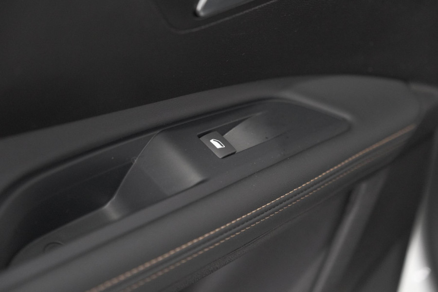 Peugeot 5008 PureTech 130 EAT8 GT-Line | Schuif-/Kanteldak | Trekhaak | Elektrische Kofferklep | Camera
