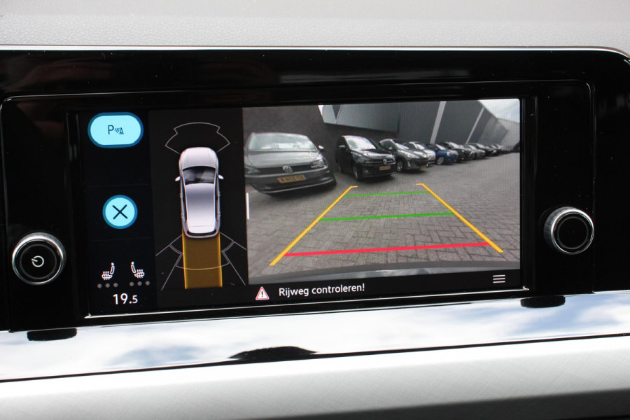Volkswagen Golf 1.0 TSI 110pk Automaat Life Navigatie Climate Control Navigatie Camera Digitale Cockpit Parkeer sensoren  V+A DAB Cruise Control Lichtmetalen Velgen