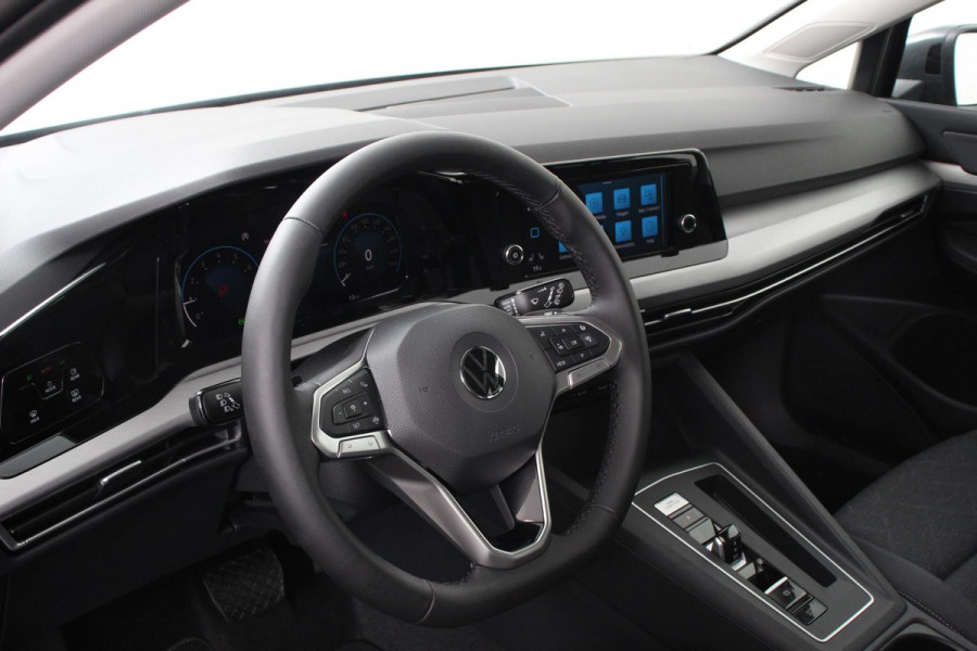 Volkswagen Golf 1.0 TSI 110pk Automaat Life Navigatie Climate Control Navigatie Camera Digitale Cockpit Parkeer sensoren  V+A DAB Cruise Control Lichtmetalen Velgen