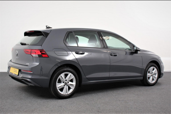 Volkswagen Golf 1.0 TSI 110pk Automaat Life Navigatie Climate Control Navigatie Camera Digitale Cockpit Parkeer sensoren  V+A DAB Cruise Control Lichtmetalen Velgen