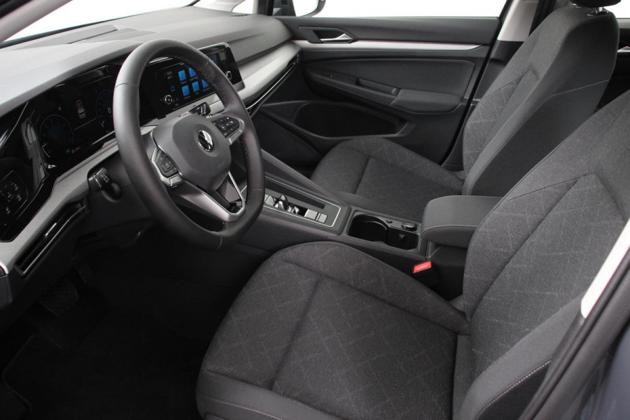 Volkswagen Golf 1.0 TSI 110pk Automaat Life Navigatie Climate Control Navigatie Camera Digitale Cockpit Parkeer sensoren  V+A DAB Cruise Control Lichtmetalen Velgen