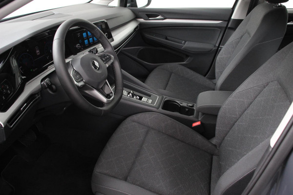Volkswagen Golf 1.0 TSI 110pk Automaat Life Navigatie Climate Control Navigatie Camera Digitale Cockpit Parkeer sensoren  V+A DAB Cruise Control Lichtmetalen Velgen