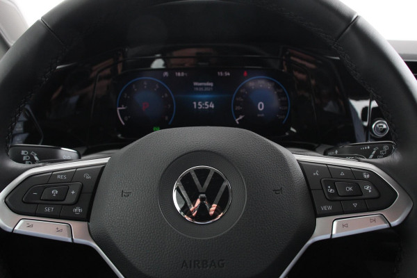 Volkswagen Golf 1.0 TSI 110pk Automaat Life Navigatie Climate Control Navigatie Camera Digitale Cockpit Parkeer sensoren  V+A DAB Cruise Control Lichtmetalen Velgen