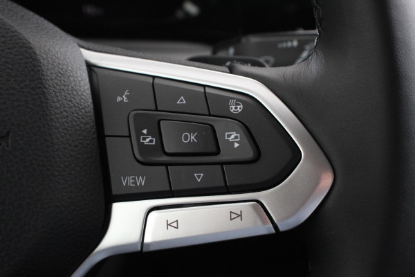 Volkswagen Golf 1.0 TSI 110pk Automaat Life Navigatie Climate Control Navigatie Camera Digitale Cockpit Parkeer sensoren  V+A DAB Cruise Control Lichtmetalen Velgen