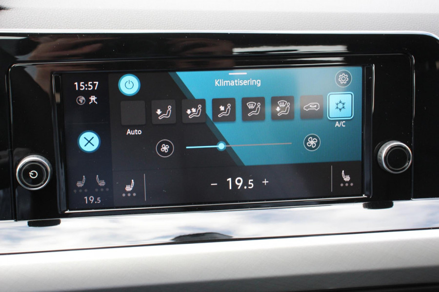 Volkswagen Golf 1.0 TSI 110pk Automaat Life Navigatie Climate Control Navigatie Camera Digitale Cockpit Parkeer sensoren  V+A DAB Cruise Control Lichtmetalen Velgen