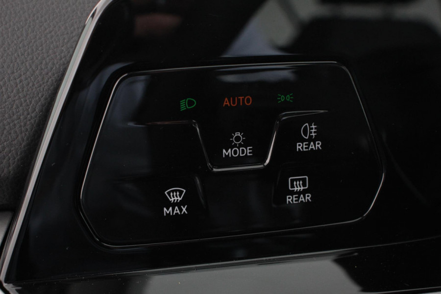 Volkswagen Golf 1.0 TSI 110pk Automaat Life Navigatie Climate Control Navigatie Camera Digitale Cockpit Parkeer sensoren  V+A DAB Cruise Control Lichtmetalen Velgen