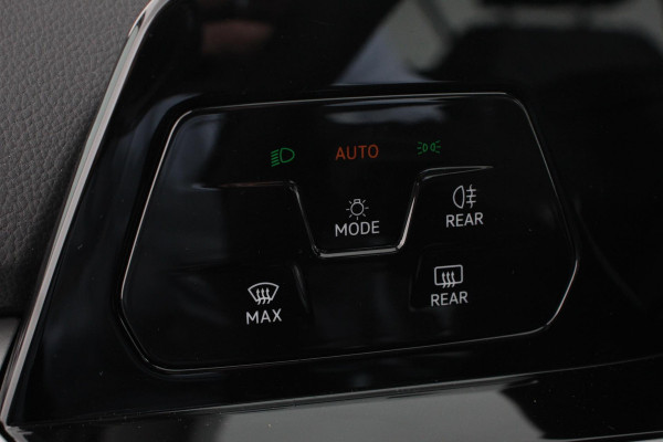 Volkswagen Golf 1.0 TSI 110pk Automaat Life Navigatie Climate Control Navigatie Camera Digitale Cockpit Parkeer sensoren  V+A DAB Cruise Control Lichtmetalen Velgen
