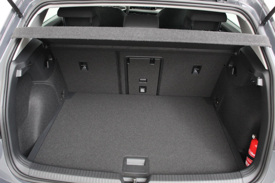 Volkswagen Golf 1.0 TSI 110pk Automaat Life Navigatie Climate Control Navigatie Camera Digitale Cockpit Parkeer sensoren  V+A DAB Cruise Control Lichtmetalen Velgen