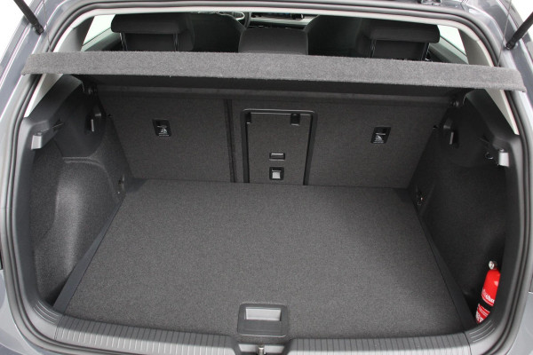 Volkswagen Golf 1.0 TSI 110pk Automaat Life Navigatie Climate Control Navigatie Camera Digitale Cockpit Parkeer sensoren  V+A DAB Cruise Control Lichtmetalen Velgen
