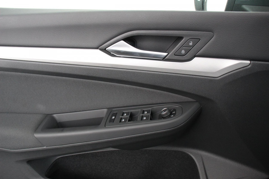 Volkswagen Golf 1.0 TSI 110pk Automaat Life Navigatie Climate Control Navigatie Camera Digitale Cockpit Parkeer sensoren  V+A DAB Cruise Control Lichtmetalen Velgen