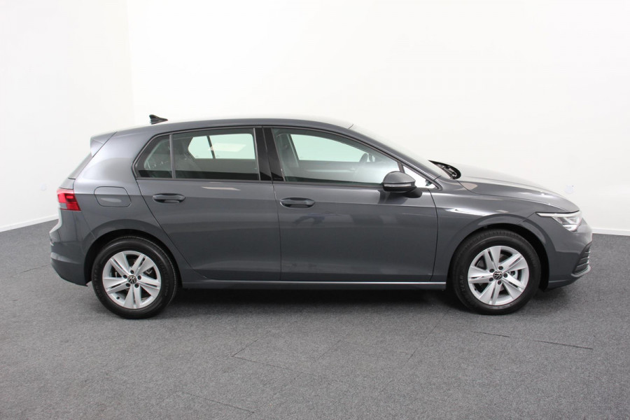 Volkswagen Golf 1.0 TSI 110pk Automaat Life Navigatie Climate Control Navigatie Camera Digitale Cockpit Parkeer sensoren  V+A DAB Cruise Control Lichtmetalen Velgen
