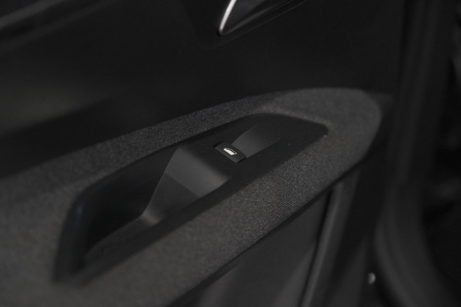 Peugeot 5008 PureTech 130 EAT8 Active Pack Business | 7 Zitplaatsen | Camera | Navigatie | Apple Carplay | Parkeersensoren