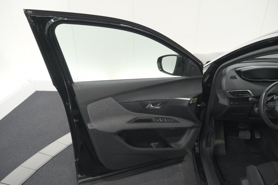 Peugeot 5008 PureTech 130 EAT8 Active Pack Business | 7 Zitplaatsen | Camera | Navigatie | Apple Carplay | Parkeersensoren