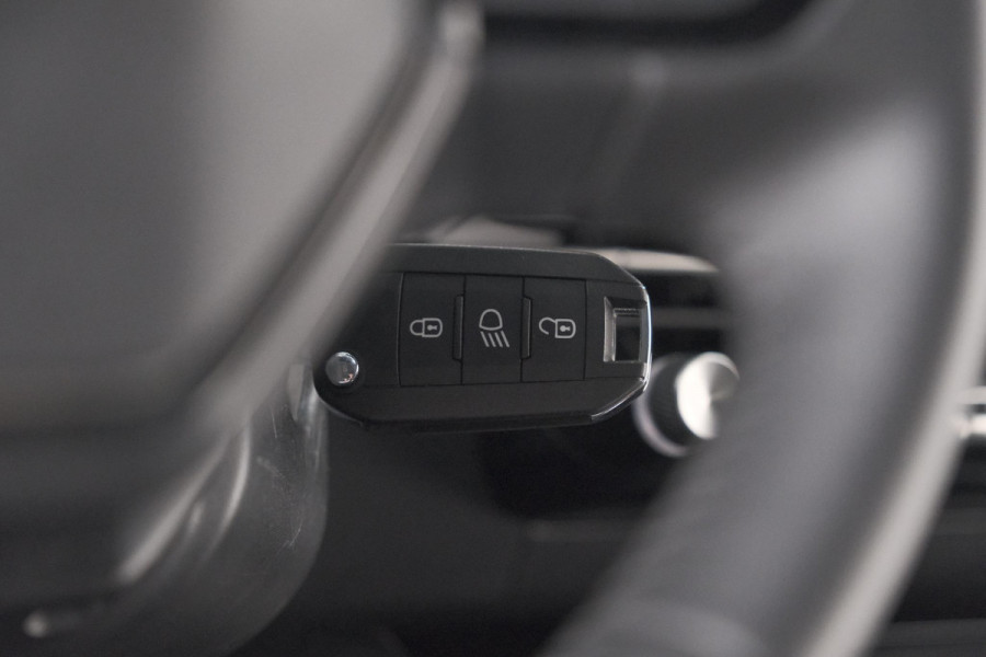 Peugeot 2008 Hybrid 136 e-DCS6 Style | Apple Carplay | Parkeersensoren | Climate control