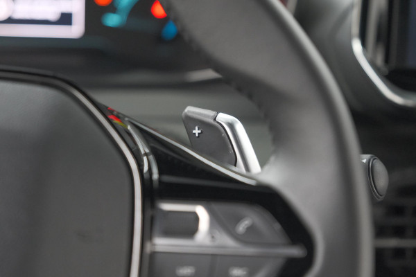 Peugeot 2008 Hybrid 136 e-DCS6 Style | Apple Carplay | Parkeersensoren | Climate control