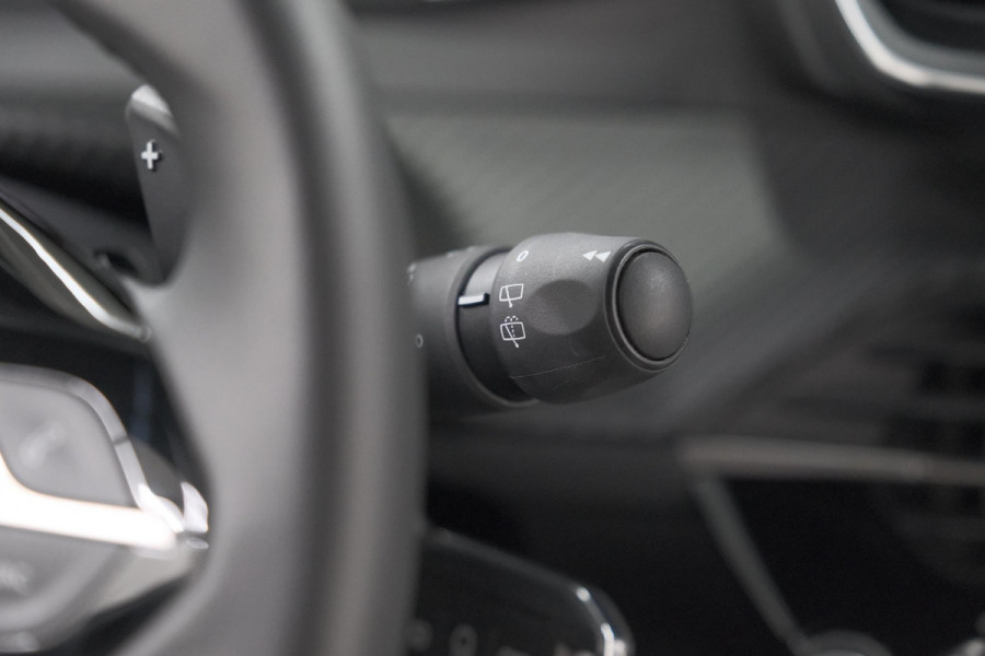 Peugeot 2008 Hybrid 136 e-DCS6 Style | Apple Carplay | Parkeersensoren | Climate control