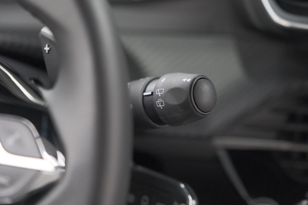 Peugeot 2008 Hybrid 136 e-DCS6 Style | Apple Carplay | Parkeersensoren | Climate control