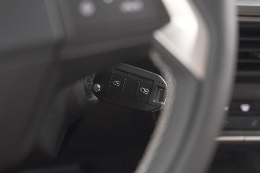 Opel Frontera 1.2 Turbo Hybrid 110 GS | Stoelverwarming en Stuurwielverwarming | Camera | Dodehoekdetectie | Apple Carplay