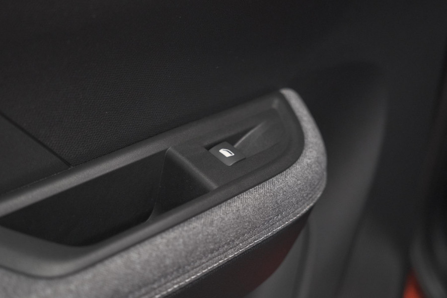 Opel Frontera 1.2 Turbo Hybrid 110 GS | Stoelverwarming en Stuurwielverwarming | Camera | Dodehoekdetectie | Apple Carplay