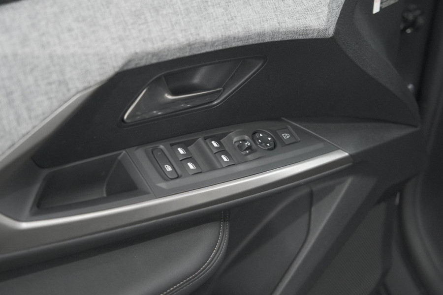 Peugeot 5008 1.2 Hybrid 136 e-DCS6 Allure | Trekhaak | 7 Zitplaatsen | Camera | Stoelverwarming | Navigatie | Trekhaak
