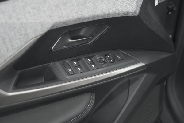 Peugeot 5008 1.2 Hybrid 136 e-DCS6 Allure | Trekhaak | 7 Zitplaatsen | Camera | Stoelverwarming | Navigatie | Trekhaak