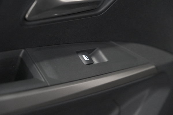 Peugeot 5008 1.2 Hybrid 136 e-DCS6 Allure | Trekhaak | 7 Zitplaatsen | Camera | Stoelverwarming | Navigatie | Trekhaak