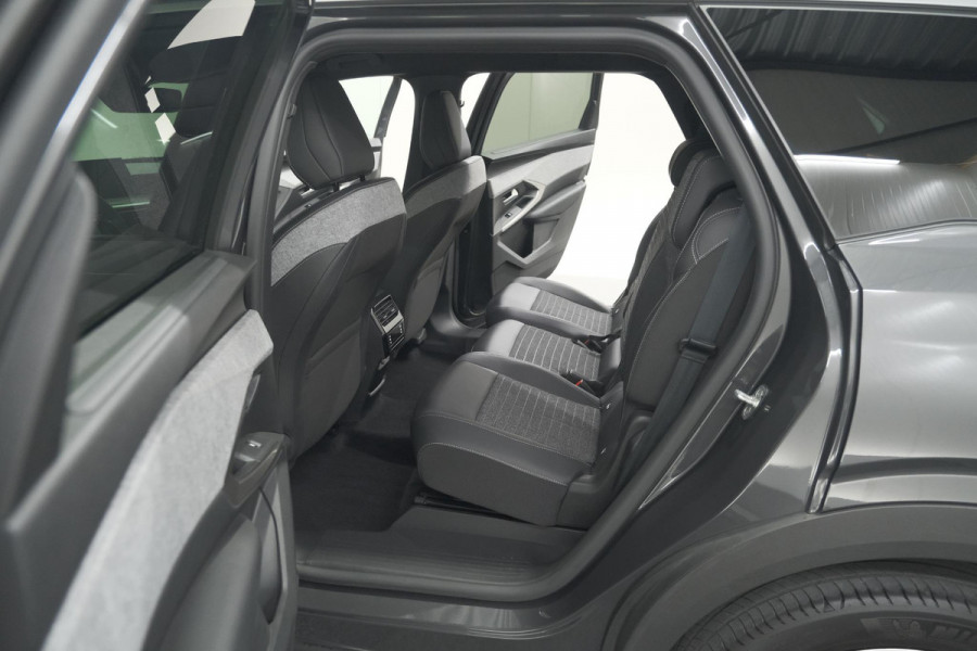 Peugeot 5008 1.2 Hybrid 136 e-DCS6 Allure | Trekhaak | 7 Zitplaatsen | Camera | Stoelverwarming | Navigatie | Trekhaak