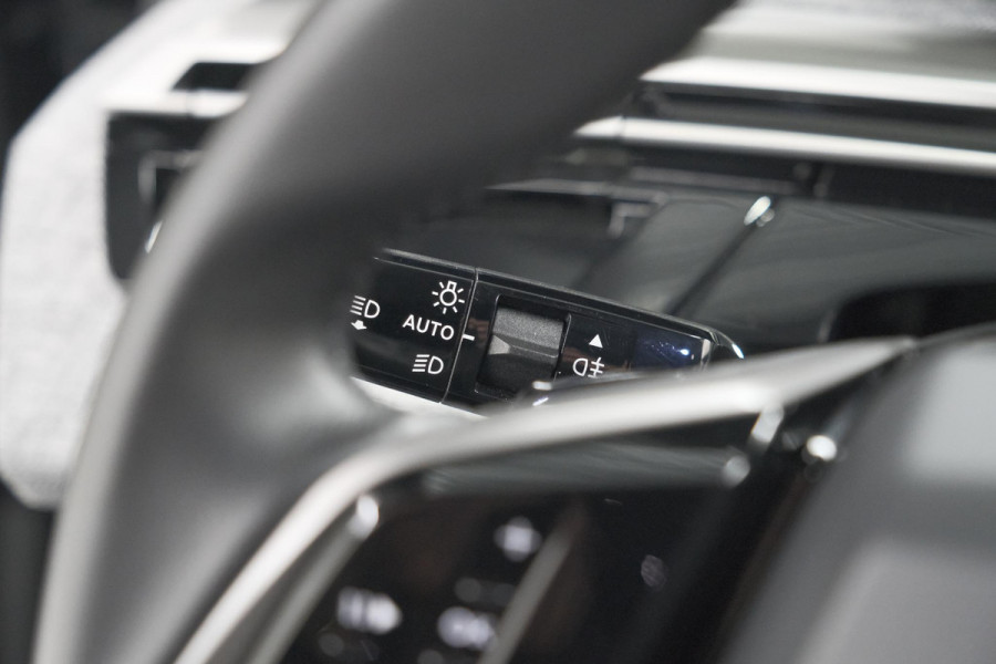 Peugeot 5008 1.2 Hybrid 136 e-DCS6 Allure | Trekhaak | 7 Zitplaatsen | Camera | Stoelverwarming | Navigatie | Trekhaak