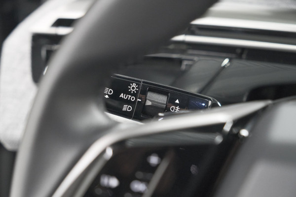 Peugeot 5008 1.2 Hybrid 136 e-DCS6 Allure | Trekhaak | 7 Zitplaatsen | Camera | Stoelverwarming | Navigatie | Trekhaak