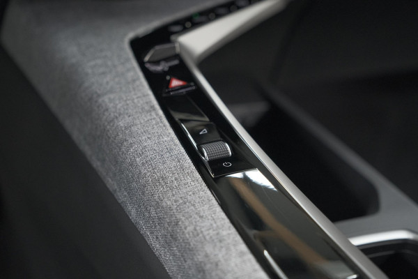 Peugeot 5008 1.2 Hybrid 136 e-DCS6 Allure | Trekhaak | 7 Zitplaatsen | Camera | Stoelverwarming | Navigatie | Trekhaak