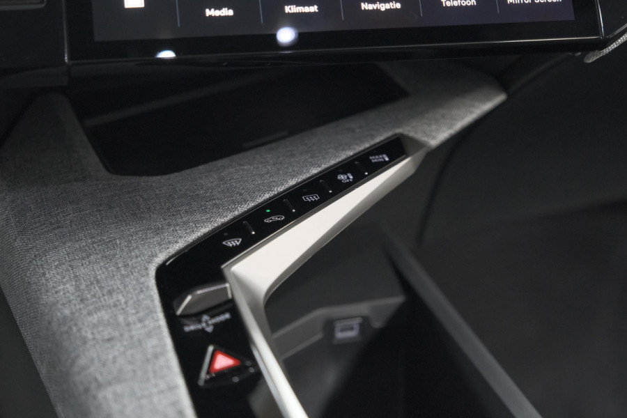 Peugeot 5008 1.2 Hybrid 136 e-DCS6 Allure | Trekhaak | 7 Zitplaatsen | Camera | Stoelverwarming | Navigatie | Trekhaak