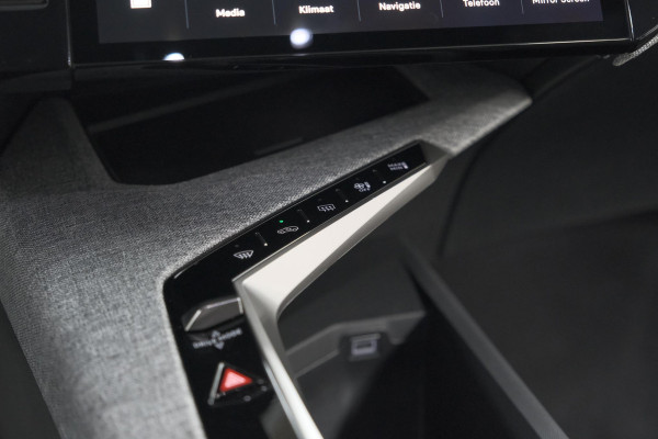 Peugeot 5008 1.2 Hybrid 136 e-DCS6 Allure | Trekhaak | 7 Zitplaatsen | Camera | Stoelverwarming | Navigatie | Trekhaak